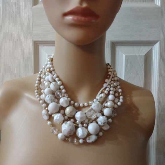 unbranded Jewelry - Vintage Chunky layered beaded women's hook necklace